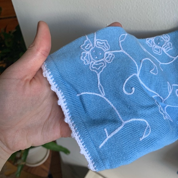 Vintage cottagecore david brooks blue sweater with white flowers embroidery - Picture 5 of 6
